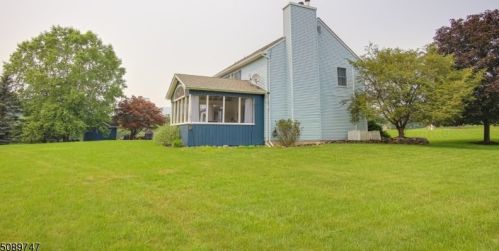25 Martingale Dr, Wantage NJ  07461-2857 exterior