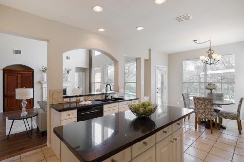 5216 Water Oak Dr, Lewisville TX  75028-1099 exterior