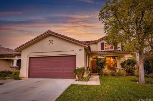 22829 Raintree Ln, Santa Clarita, CA 91390-4181