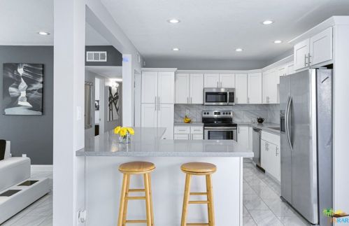 1840 Sandcliff Rd, Palm Springs CA  92264-4844 exterior
