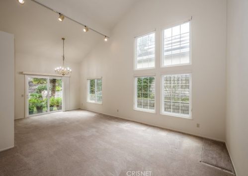 28684 Greenwood Pl, Santa Clarita, CA 91384-4309