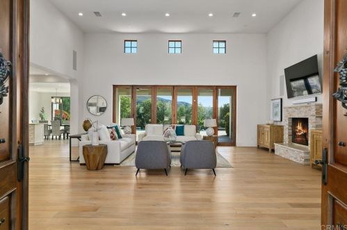 8127 Entrada De Luz, San Diego, CA 92127-2582