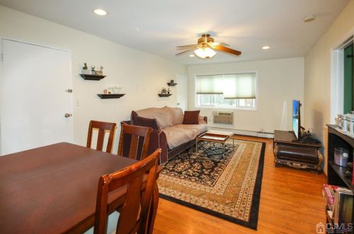 17 Lake Ave, East Brunswick, NJ 08816-1807