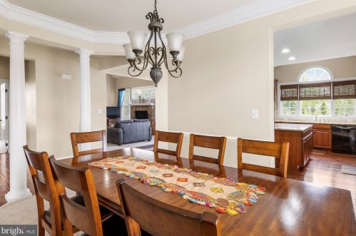 5737 Waterloo Bridge Cir, Haymarket VA  20169-8117 exterior