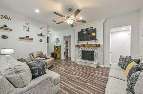 1876 Cedar Cir, Mont Belvieu, TX 77535