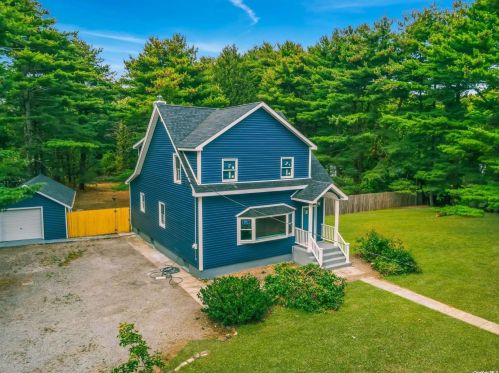 49 Teddy Ct, Hauppauge, NY 11779-4643