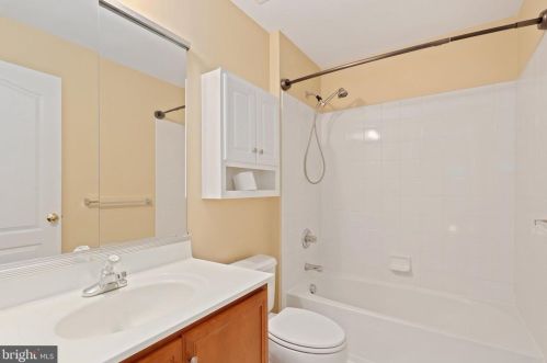 15843 Fourmile Creek Ct, Haymarket VA  20169-5427 exterior