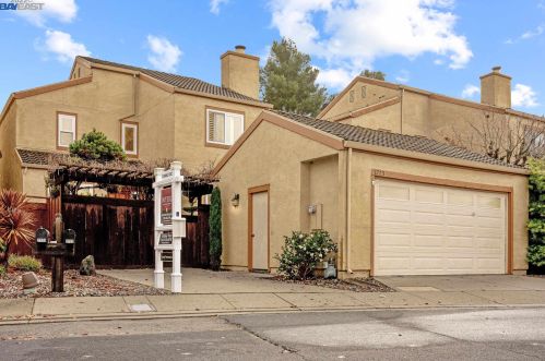 2723 Markham Ct, Hayward, CA 94542-2437