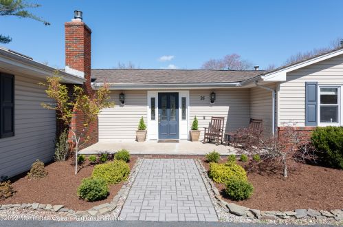 25 Francis Ave, Morganville, NJ 07751-1225