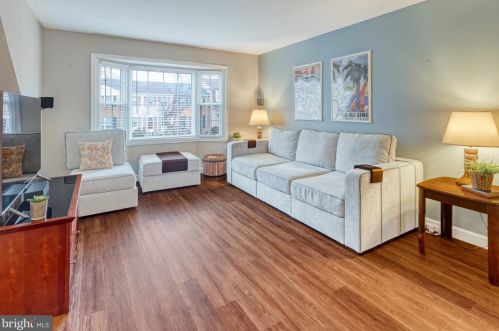 12311 Cinnamon St, Woodbridge, VA 22192-1711