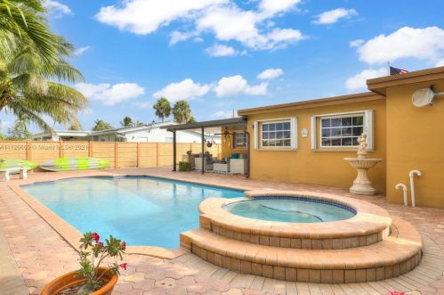 1385 82nd St, Hialeah, FL 33014-3457