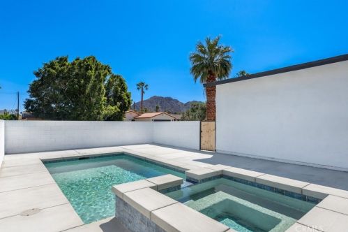 51655 Avenida Diaz, La Quinta CA  92253-3122 exterior