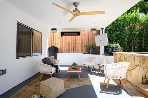 513 Dianthus St, Manhattan Beach CA  90266-6720 exterior