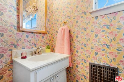 5726 Aldea Ave, Van Nuys CA 91316-1416 exterior