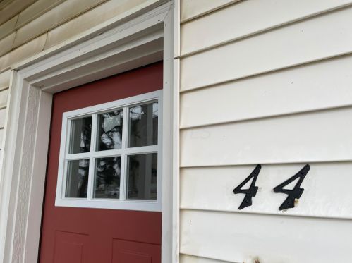 44 Center St, London, OH 43140-1437
