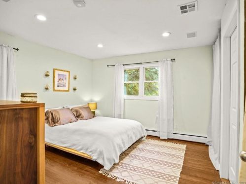 10 Pink Cloud Ct, Norwalk CT  06851-3310 exterior