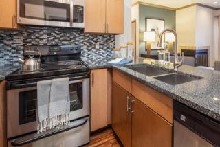 4915 Misty Oaks Dr, Charlotte NC  28269-1875 exterior