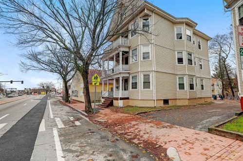 507 Elmwood Ave, Providence, RI 02907-1757