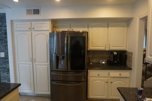 27067 Alabastro Dr, Santa Clarita CA  91354-2215 exterior