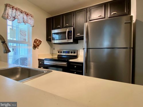 224 Stone Hurst Ct, New Castle DE  19720-3947 exterior