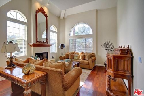 5100 Noble Ave, Van Nuys CA 91402-4509 exterior