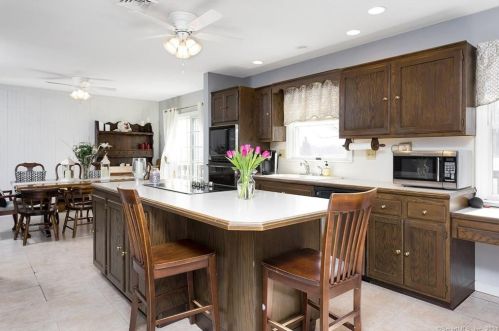 16 Vollmer Ave, Norwalk CT  06851-4132 exterior