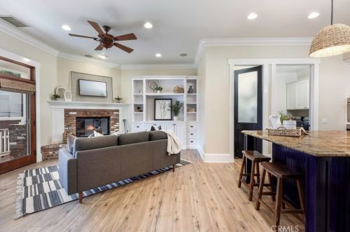 5250 Appian Way, Long Beach CA  90803-1901 exterior