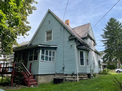 696 Spruce Ave, Hermitage, PA 16146-4014