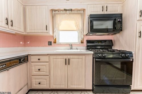 524 Laurel Ave, Roselle Park NJ  07204-1542 exterior