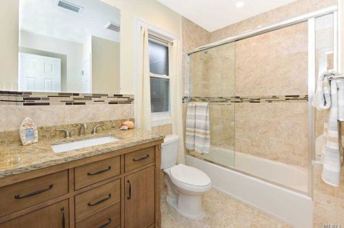 88 Bixley Heath, Lynbrook NY  11563-3138 exterior