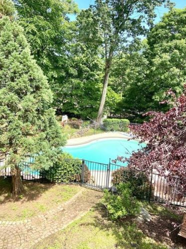 15 Tomkins Ridge Rd, Tomkins Cove, NY 10986-1409
