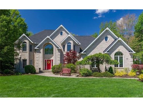 4563 Hunting Valley Ln, Cleveland, OH 44141-1523