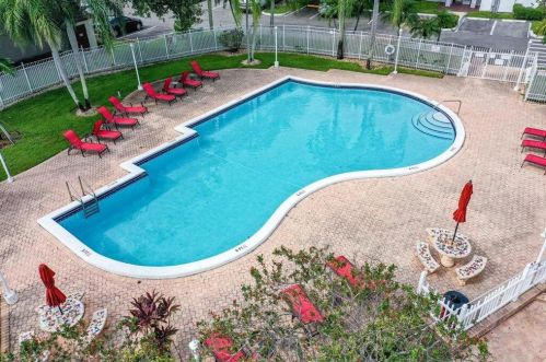 11612 11th St, Hollywood FL 33026-3837 exterior