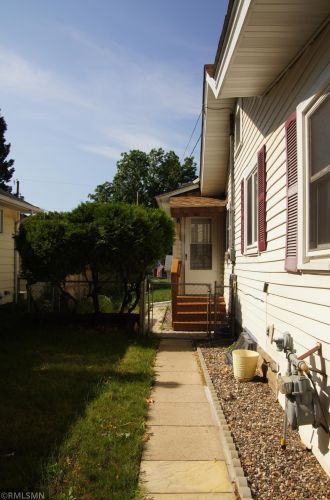 2072 4th St, Saint Paul, MN 55119-4008