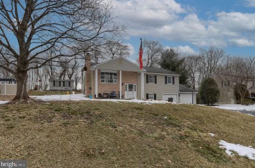 21 Long Lane Dr, Hummelstown, PA 17036-9545