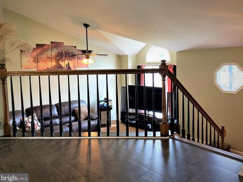 381 Lake St, Ephrata PA  17522-2456 exterior