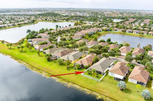 9850 Eastbrook Cir, Fort Pierce, FL 34987-2430