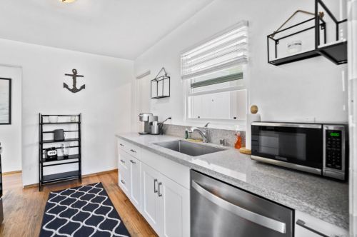 904 Beryl St, San Diego CA  92109-2034 exterior