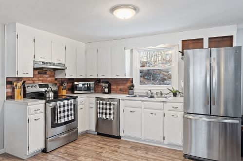 179 Main St, Salem NH  03079-1830 exterior