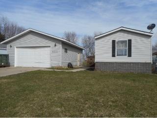 620 Rose Dr, Faribault, MN 55021-1839