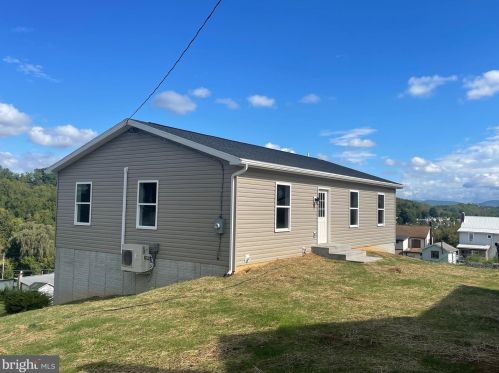 91 Chestnut St, Shraders, PA 17084-9110