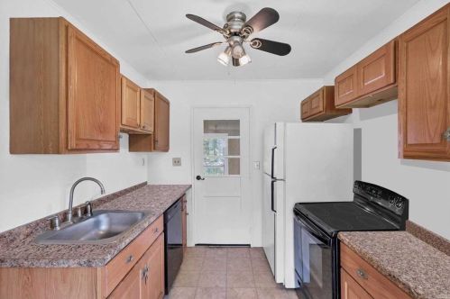 136 Violet Ave, Poughkeepsie, NY 12601-1525