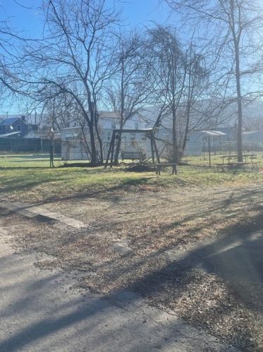 1601 River St, South Connellsville, PA 15425-4834
