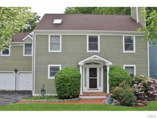 71 Fieldstone Rd, Stamford, CT 06902-2575