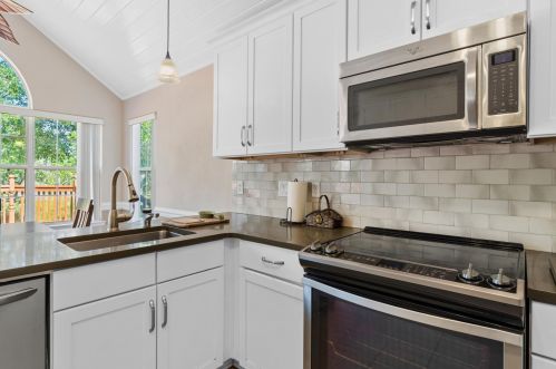 833 Boulevard Of The Champions, Shalimar FL  32579-2154 exterior