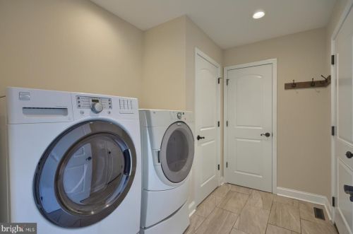 515 Spring Run Dr, Navy Sup Dpt PA  17055-5580 exterior