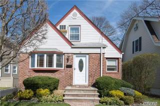 76 Christabel St, Lynbrook, NY 11563-1912
