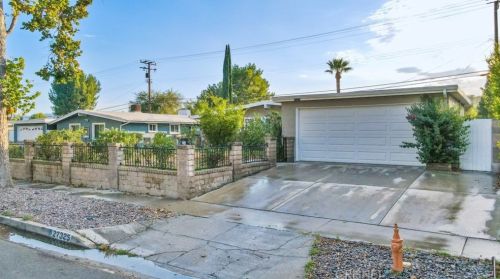 27325 Santa Clarita Rd, Santa Clarita CA  91350-1317 exterior