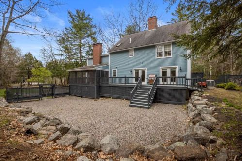 18 Pond Path, North Hampton, NH 03862-2243