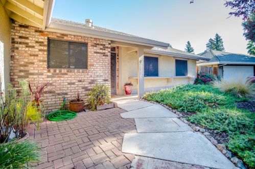 9 Clover Ct, Woodland, CA 95695-3026